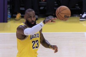 NBA季后赛赛程吃紧，克里夫兰骑士国际比赛日防线松动，态度坚定，赛季目标并未改变的简单介绍-开云