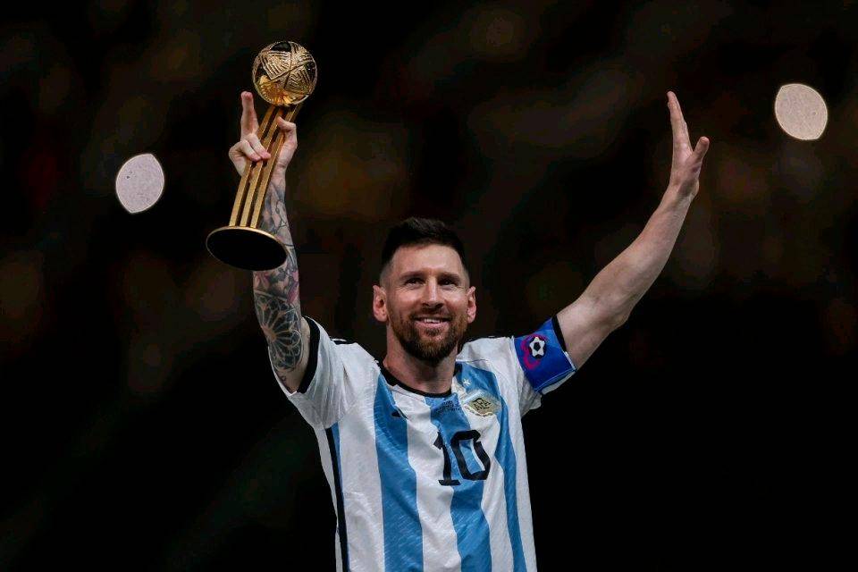  巴塞罗那梅西降薪发布会 