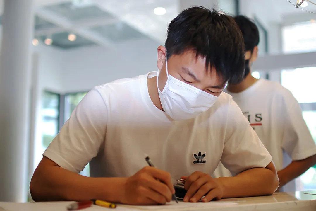 各族人民手足相亲守望相助