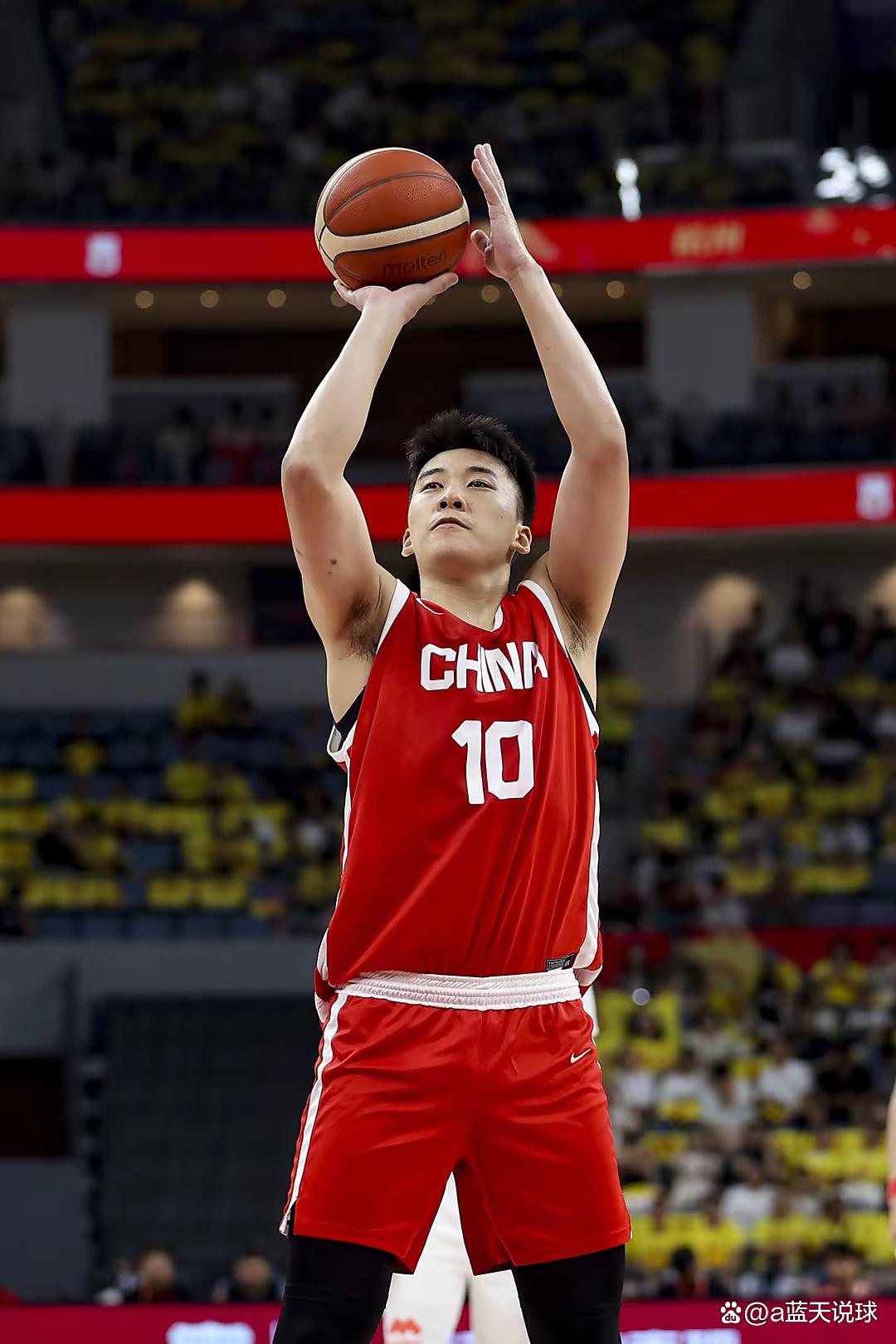 今晨突围战来临，深圳男篮围绕意大利杯队长鼓劲，更衣室稳定，临场指挥获称赞的简单介绍