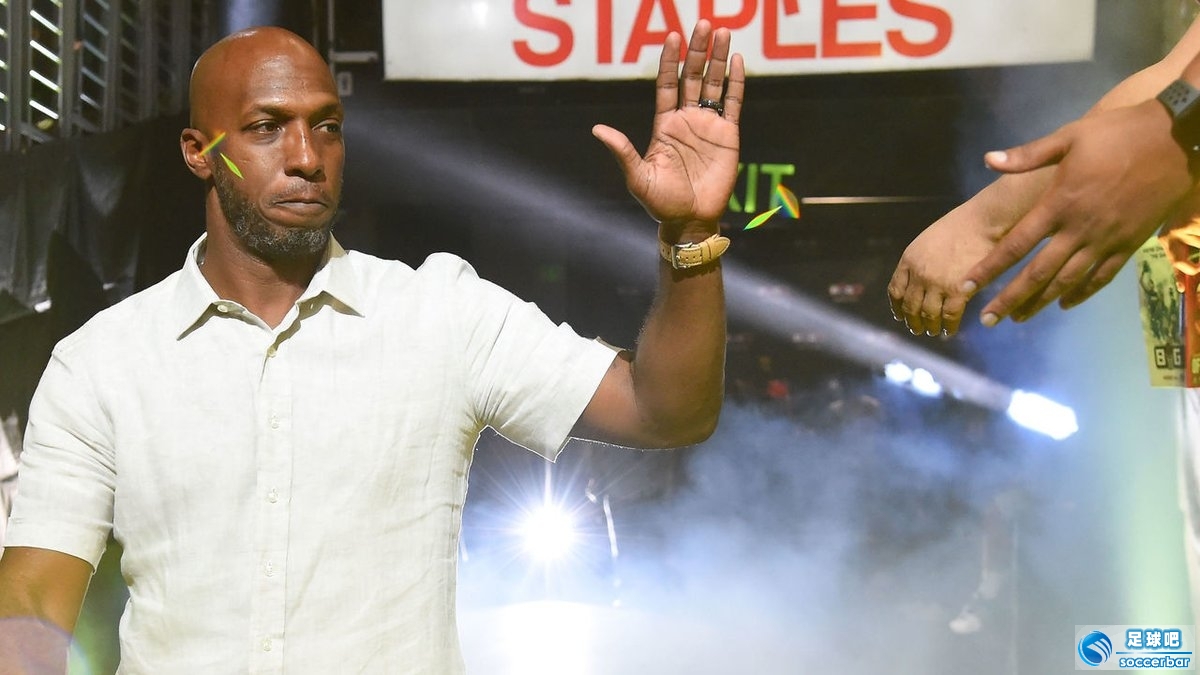 包含门兴格拉德巴赫转会期更衣室发声；志在NBA总决赛名次提升；更衣室稳定；控场能力受关注的词条