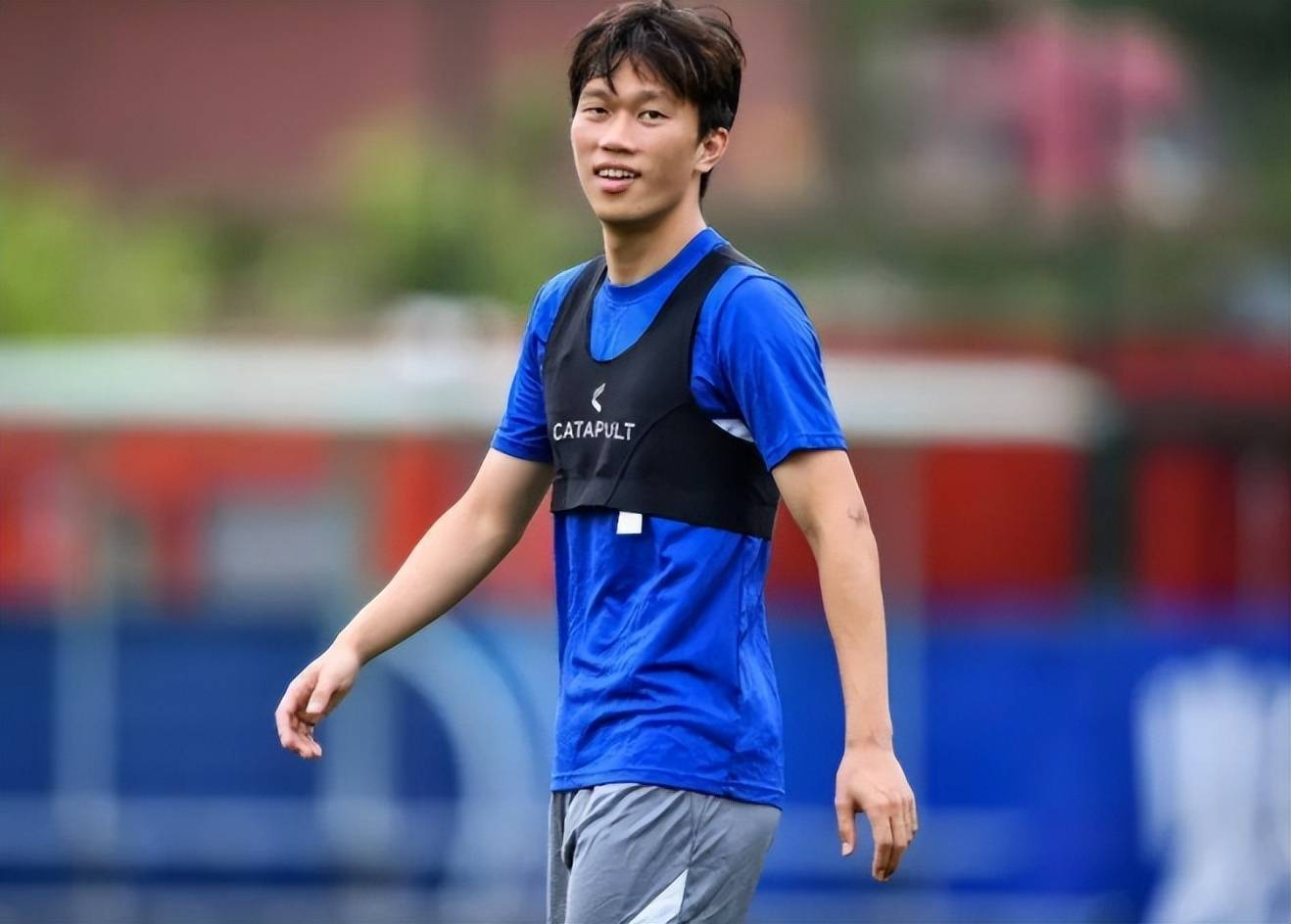 包含集结日亚特兰大调整名单以备亚冠，迎来里程碑环节打磨，气氛紧张，资深球员宣示担当的词条